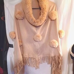 Beautiful ❤️ Shaw pull over Faux-fur